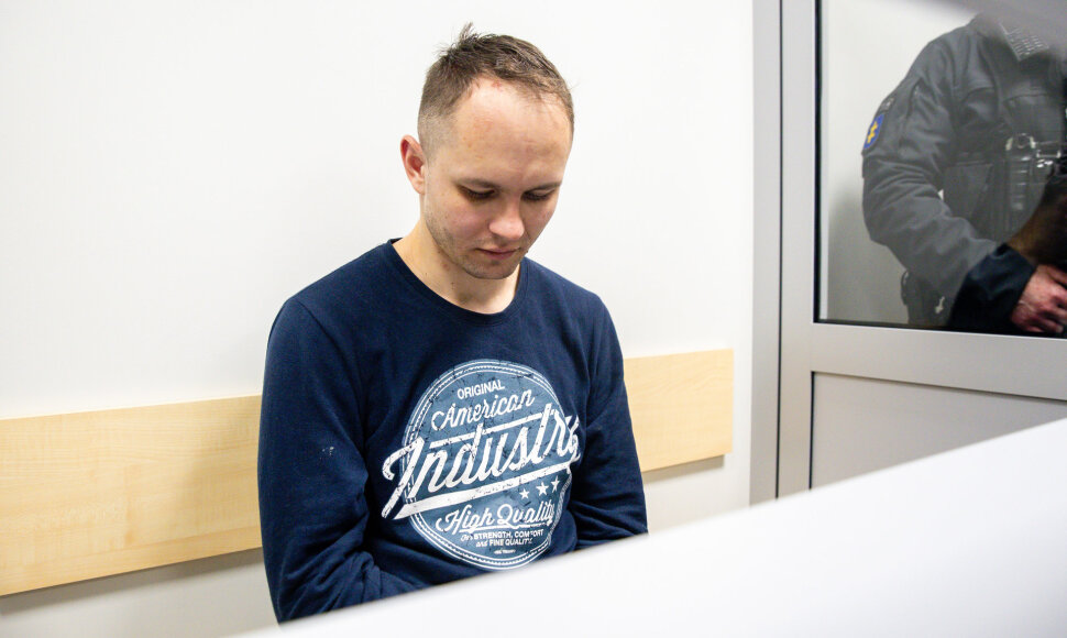 Benas Mikutavičius atvežtas į teismą