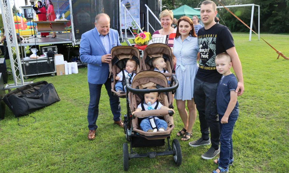 Rusinų šeima Karmėlavos miestelio šventėje 2016 m. vasarą