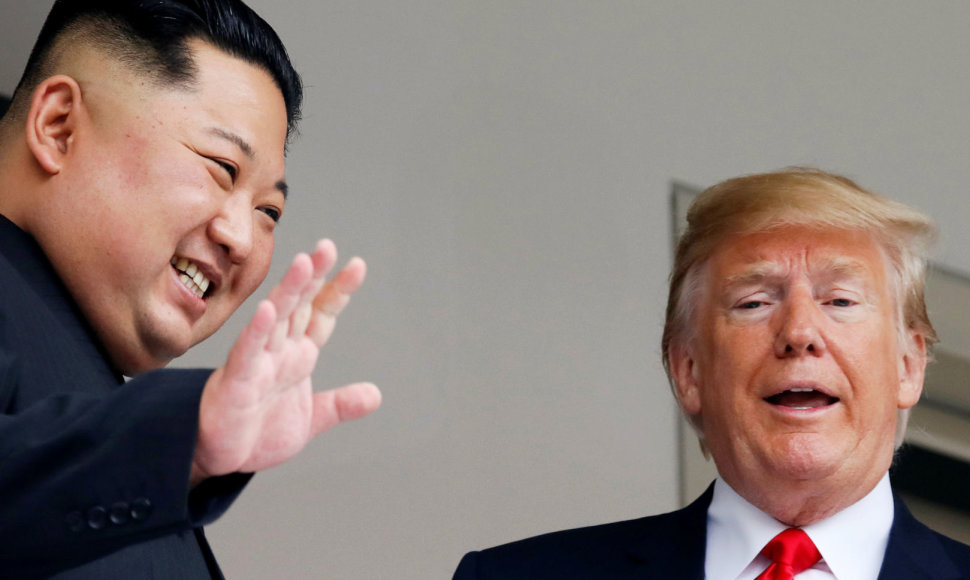 D.Trumpo ir Kim Jong Uno susitikimo emocingos akimirkos