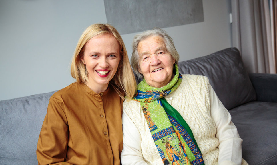 Živilė Kropaitė-Basiulė su močiute
