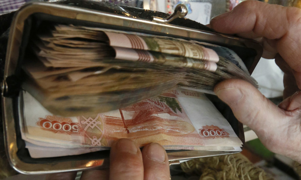 Aukštų Rusijos pareigūnų pajamos didėjo sparčiau nei eilinių piliečių