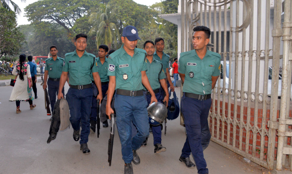 Bangladešo saugumo pajėgos prie Aukščiausiojo teismo pastato