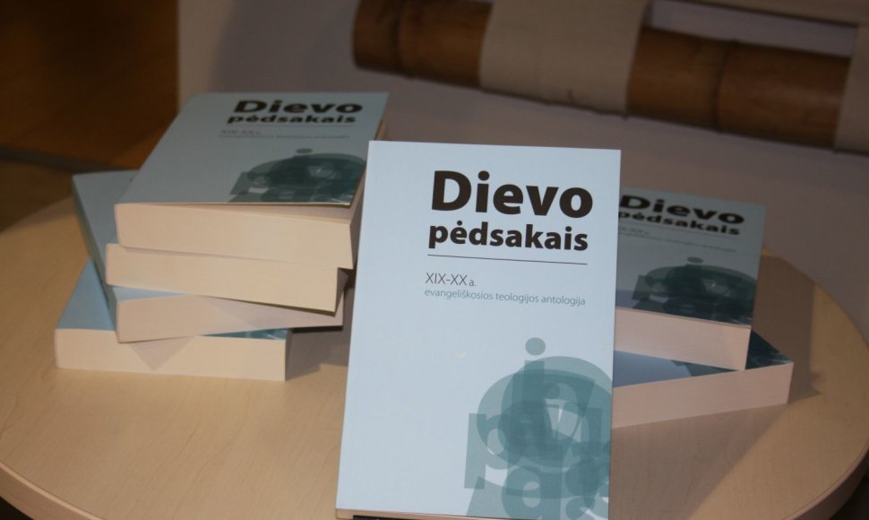 Knyga „Dievo pėdsakais. XIX-XX a. evangeliškosios teologijos antologija“