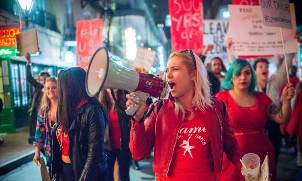 Naujajame Orleane striptizo šokėjos protestavo prieš klubų uždarymą