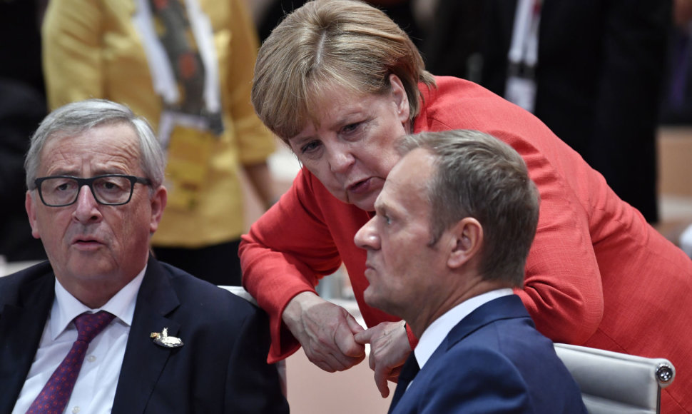 EK pirmininkas J.C.Junckeris, Vokietijos kanclerė A.Merkel ir Europos Vadovų Tarybos pirmininkas D.Tuskas