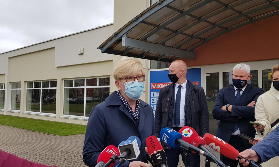 I.Šimonytė apsilankė Klaipėdoje steigiamame vakcinacijos centre.