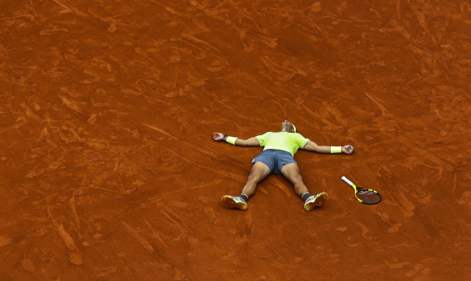 Rafaelis Nadalis pernai iškovojo jau 12-ąjį „Roland Garros“ trofėjų