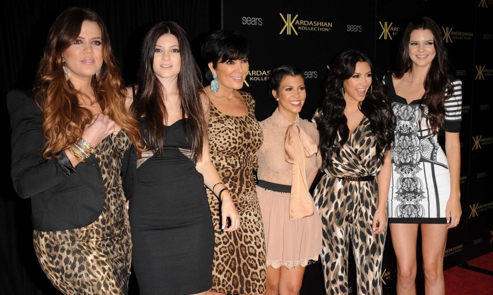Kris Jenner su visomis savo dukromis: Khloe, Kylie, Kourtney, Kim ir Kendall