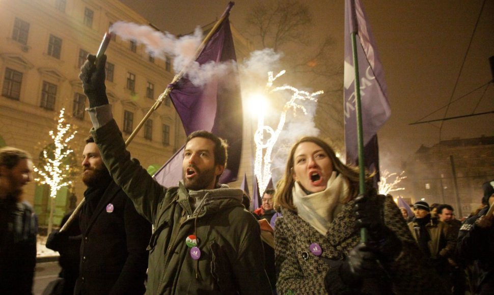 Nauji protestai prieš V.Orbano vyriausybės sprendimus Budapešte