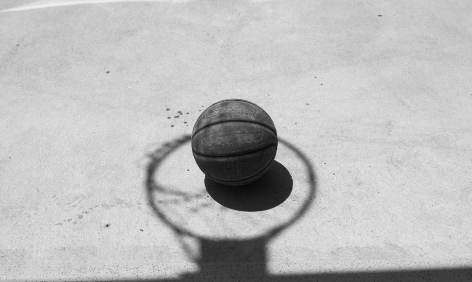 Senas krepšinio kamuolys
