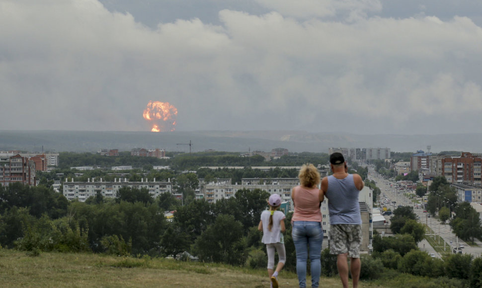 Sprogimai šaudmenų sandėlyje Rusijoje