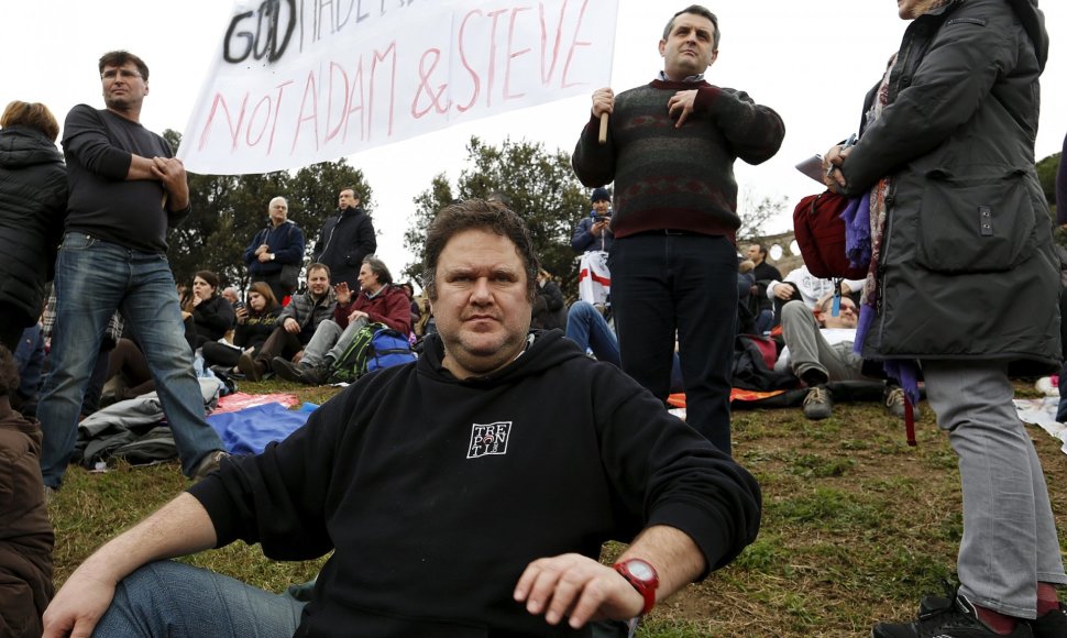 Italai, protestuojantys prieš tos pačios lyties asmenų teisę tuoktis