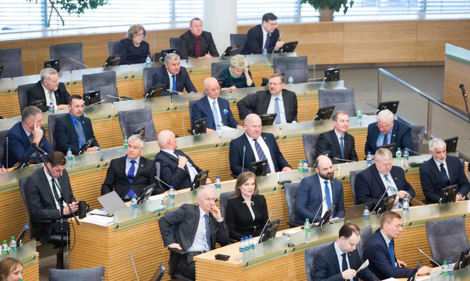 Parlamente pateikta idėja birželį Seimą rinkti iš naujo