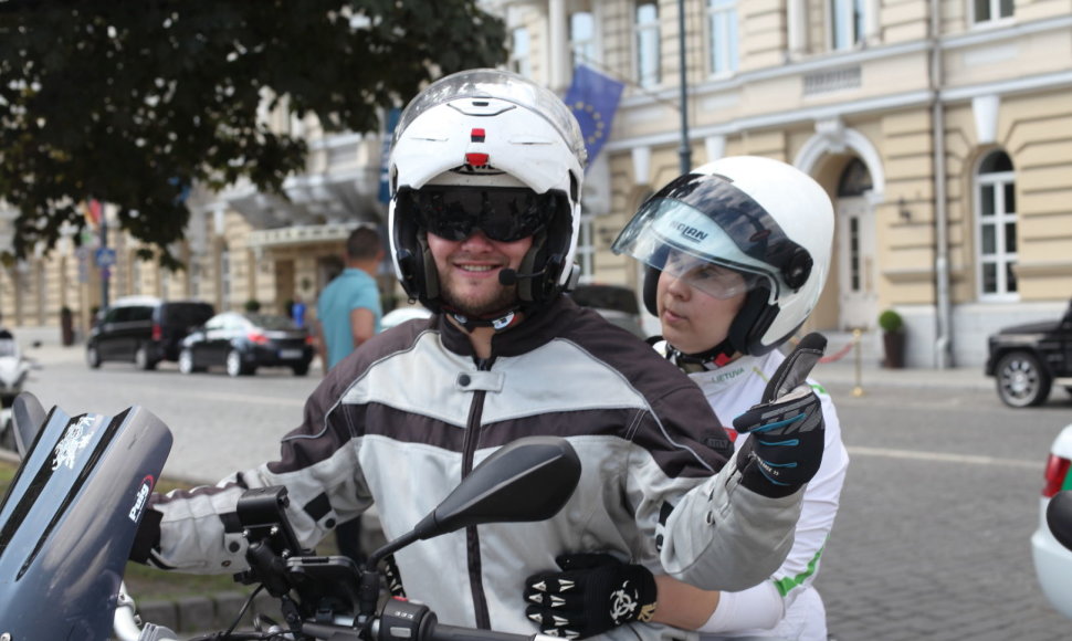 Akcija „Mane veža!“: motociklais džiaugėsi aklieji bei silpnaregiai
