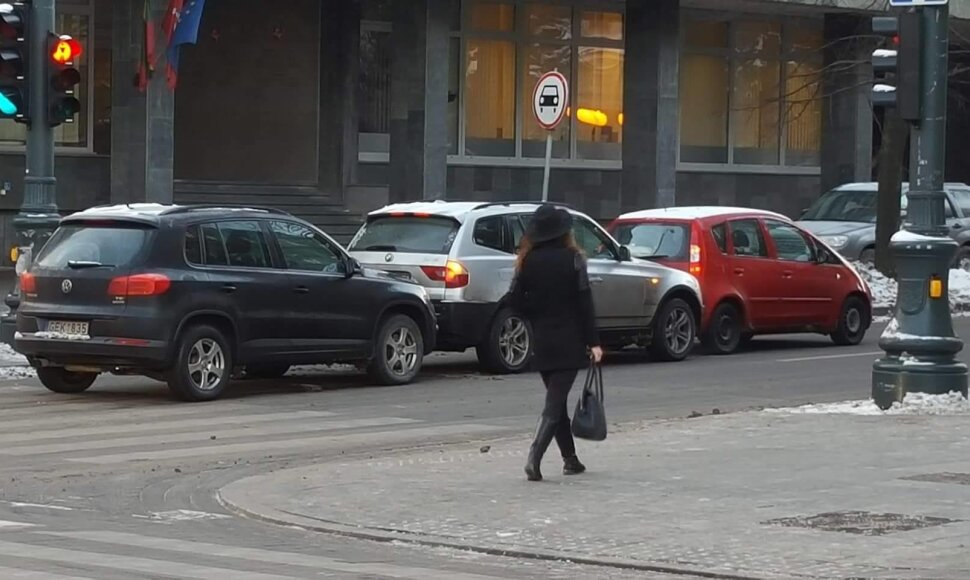 Trijų automobilių avarija Vasario 16-osios gatvėje