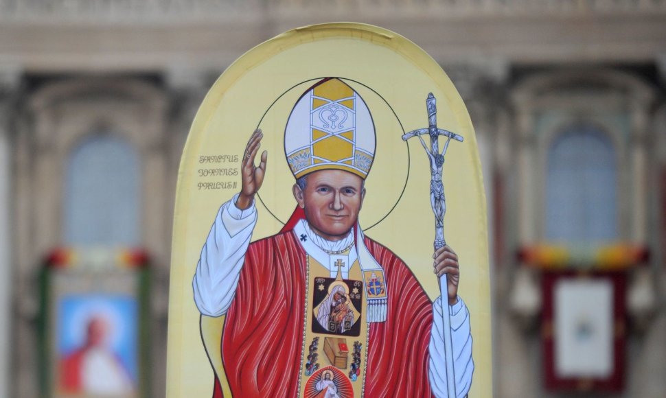 Pranciškus per pirmąją dviejų popiežių kanonizaciją paskelbė Joną XXIII ir Joną Paulių II šventaisiais 