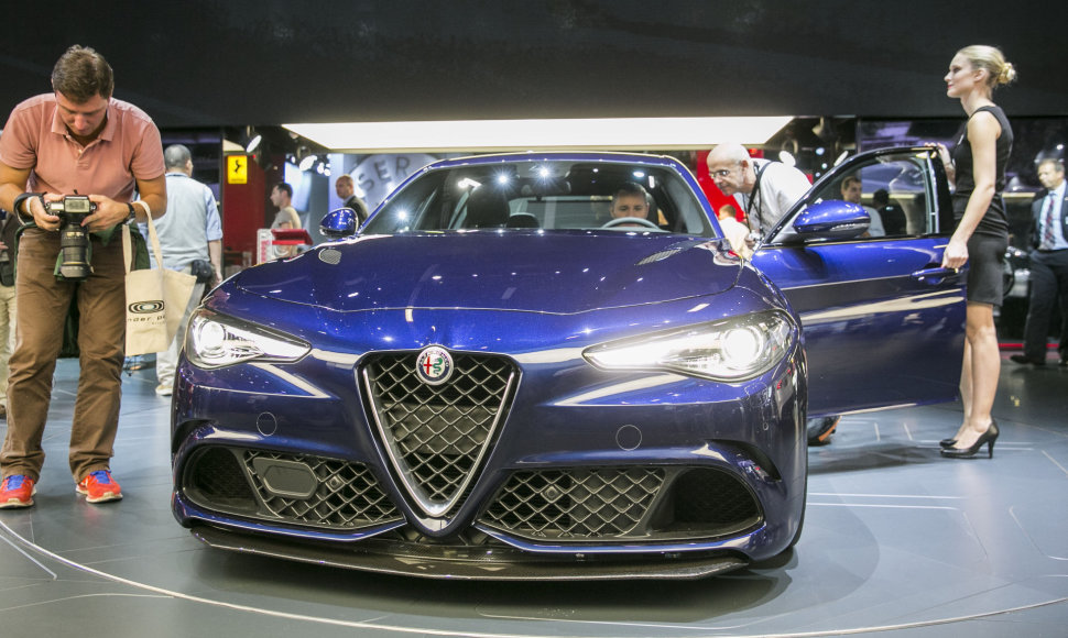 „Alfa Romeo“ stendas Frankfurto automobilių parodoje