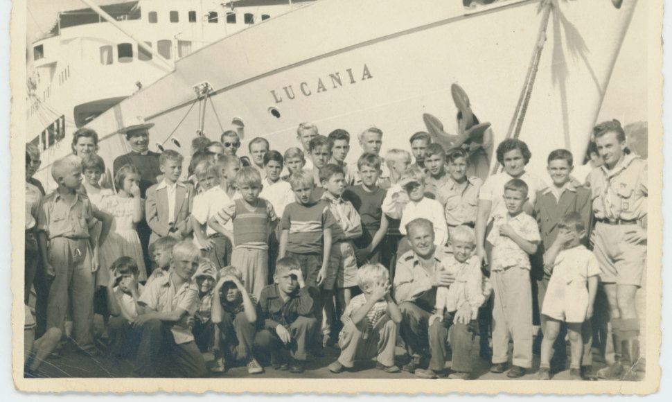 Lietuviai, vykstantys iš Vokietijos į Venesuelą. Hamburgas, 1947 m