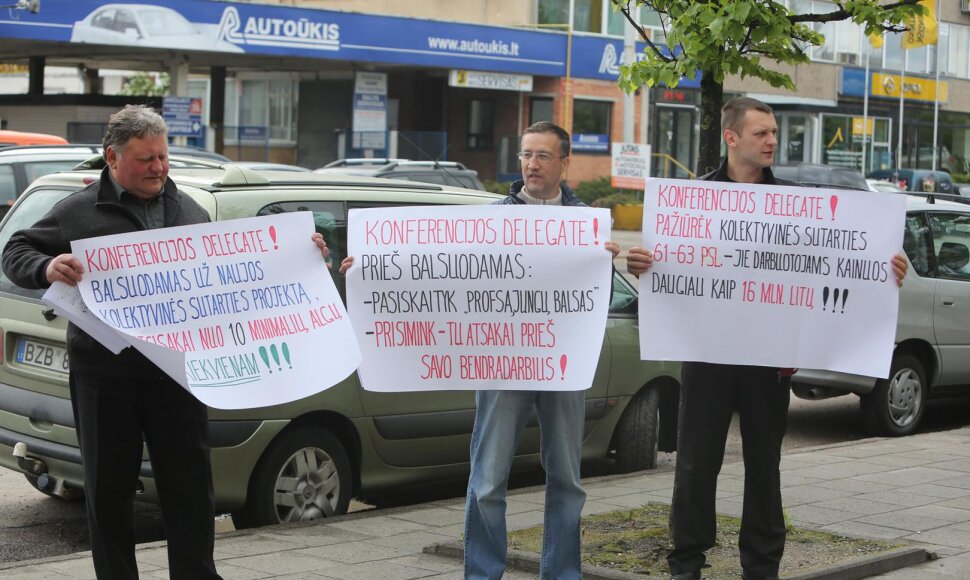 Piketuojantys VVT darbuotojai