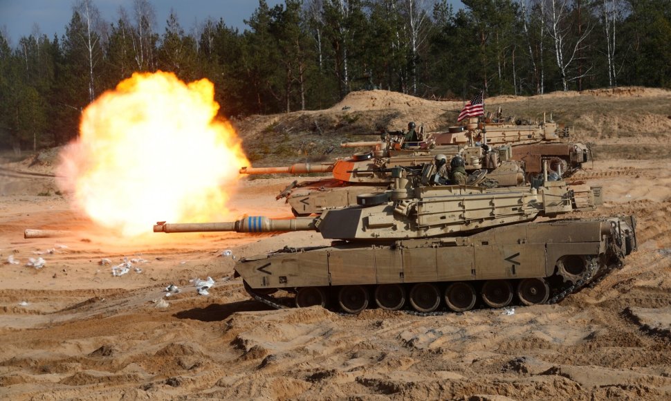 „Abrams“ tankas / INTS KALNINS / REUTERS