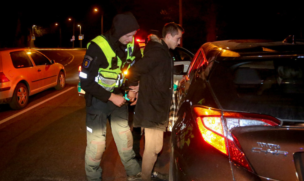 Naktinis policijos reidas