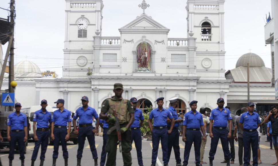 Šri Lankos bažnyčiose ir viešbučiuose nugriaudėjo sprogimai