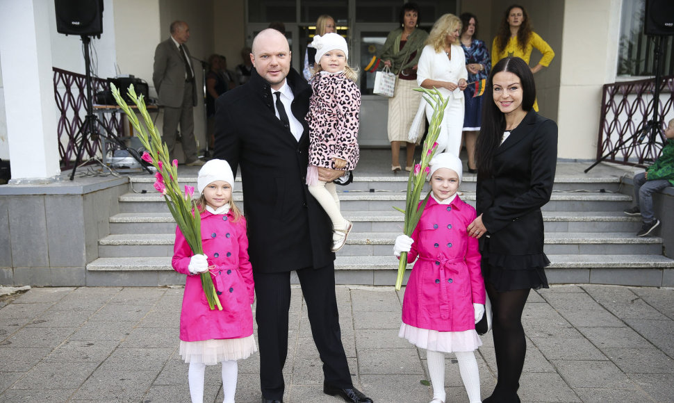 Kristupas ir Jurgita Krivickai su dukromis