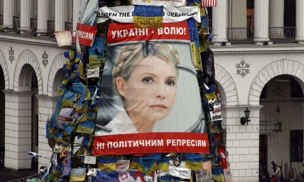Plakatas su Julijos Tymošenko atvaizdu Nepriklausomybės aikštėje
