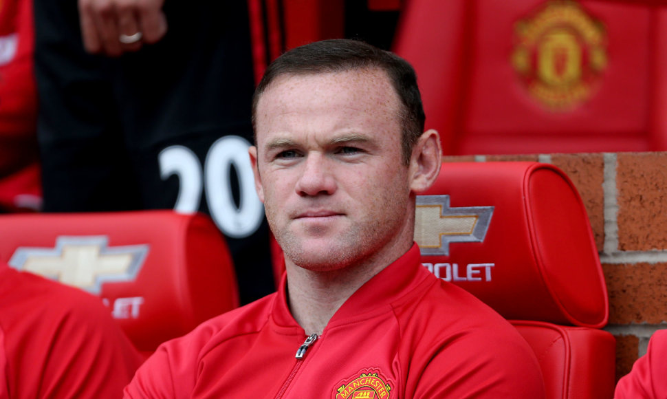 Wayne'as Rooney buvo paliktas ant suolo