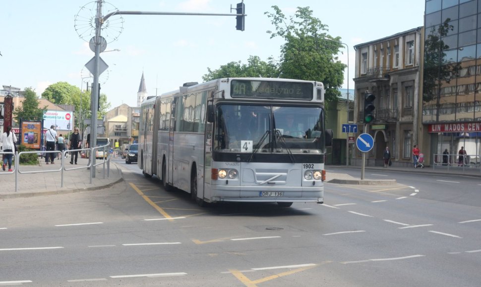 Šiaulių „Busturo“ darbuotojai mitinge reikalavo keisti bendrovės vadovybę