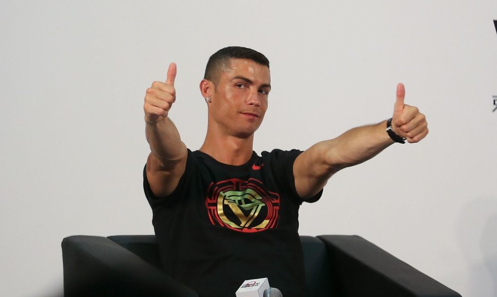 Cristiano Ronaldo reklaminiame ture Kinijoje