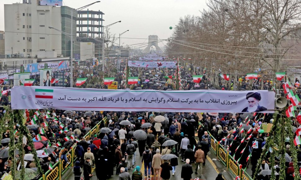 Iraniečiai mini 1979-ųjų Islamo revoliucijos pergalės dieną