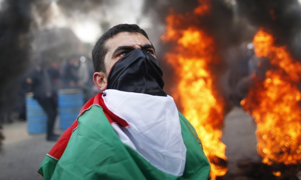 Sausio 28 diena. Palestiniečiai protestavo dėl JT sprendimo neišmokėti jiems pinigų, kurie būtų skirti sugriautiems namams atstatyti