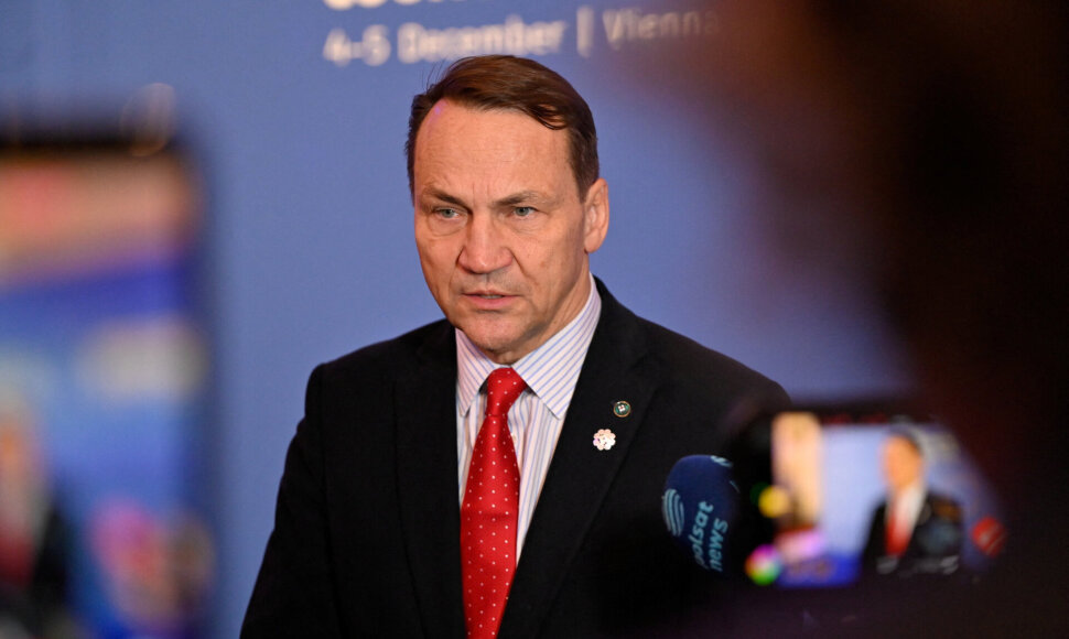 Radoslawas Sikorskis / Elisabeth Mandl / REUTERS
