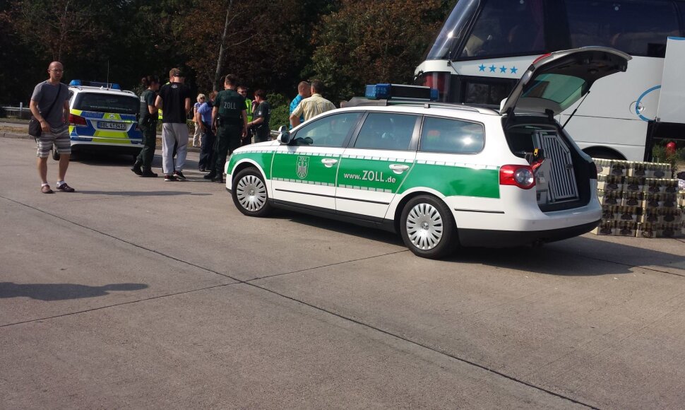Vokietijos policija krečia autobusą