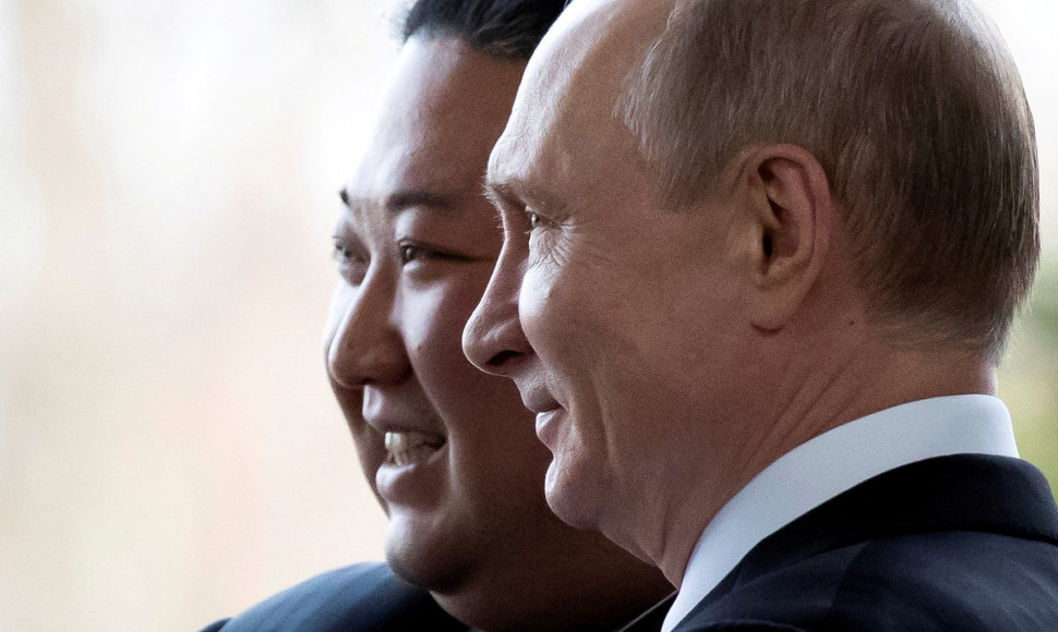 Šiaurės Korėjos lyderis Kim Jong Unas ir Rusijos prezidentas Vladimiras Putinas 