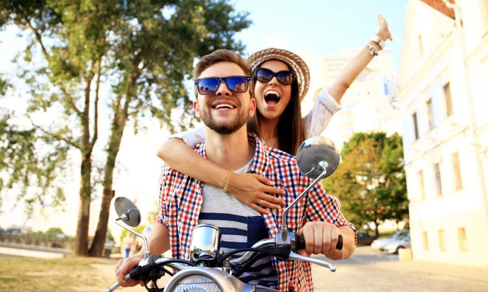 Po Bulgariją populiaru pakeliauti išsinuomotu motoroleriu ar motociklu. 