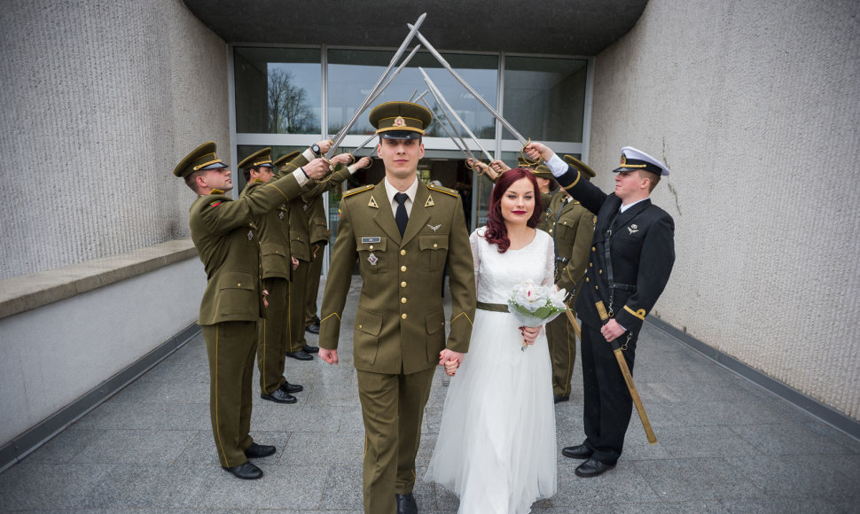 Leitenanto Pavelo Žuko ir Gailės Marijos Mačiulytės vestuvių akimirka 