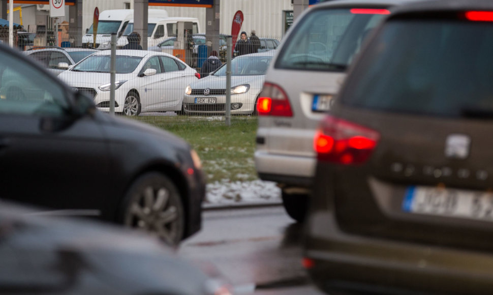 Slidaus kelio sustingdytas Vilniaus Laisvės prospektas