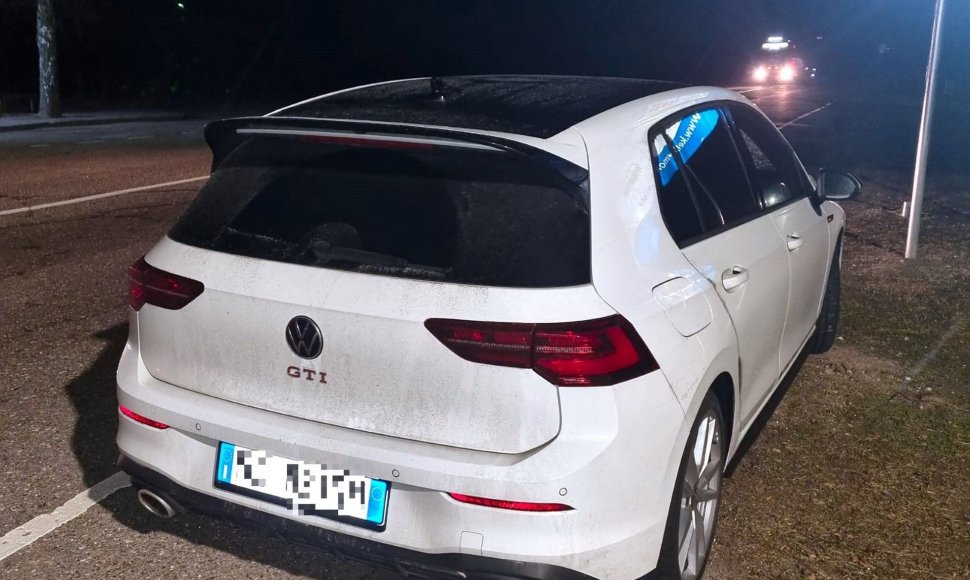 Bylos įkalčiai: sulaikytas „VW Golf“ automobilis