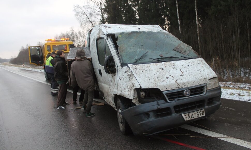 &bdquo;Fiat&rdquo; avarija kelyje Panevėžys&ndash;Vilnius
