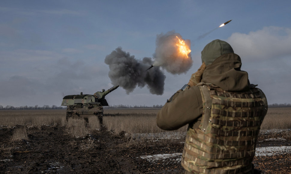 Ukrainos artileristai prie Bachmuto