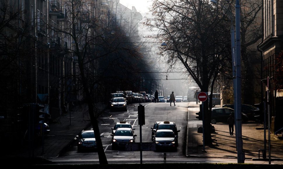 Vilnius paniręs į melsvą rūką