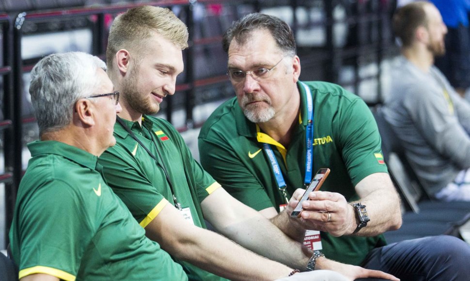 Domantas Sabonis, Jonas Kazlauskas ir Arvydas Sabonis