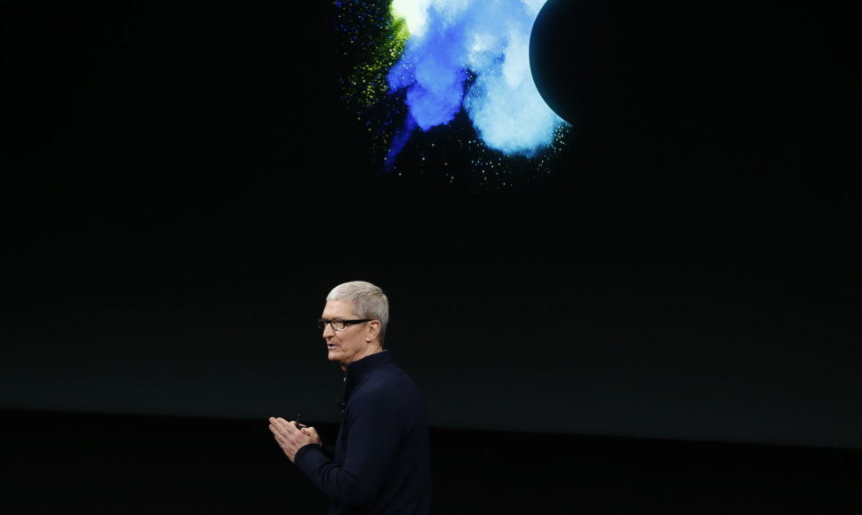 Timas Cookas pristatinėja „Apple“ naujoves