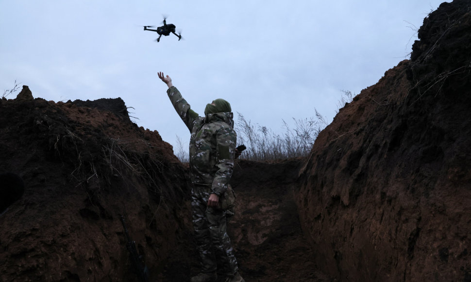 Ukrainos karys paleidžia droną