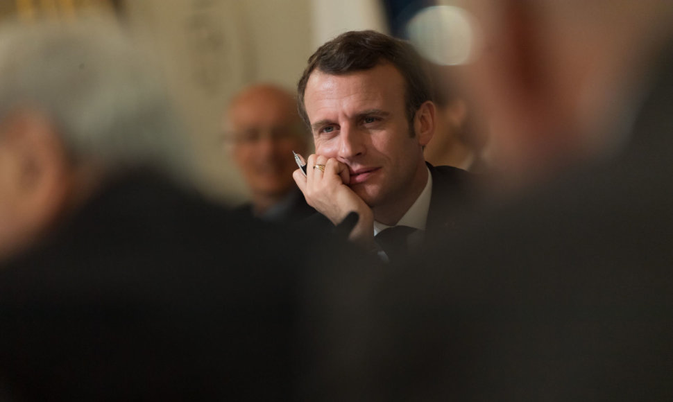 Emmanuelis Macronas nacionaliniuose debatuose su intelektualais