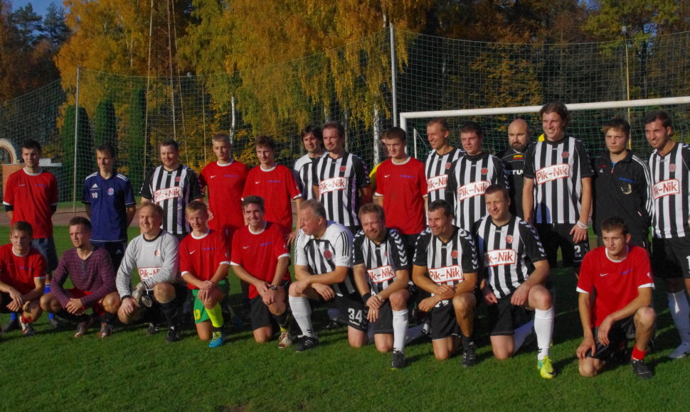 Draugiškas futbolo rungtynes su Pasvalio rajono Pumpėnų miestelio jaunaisiais futbolininkais