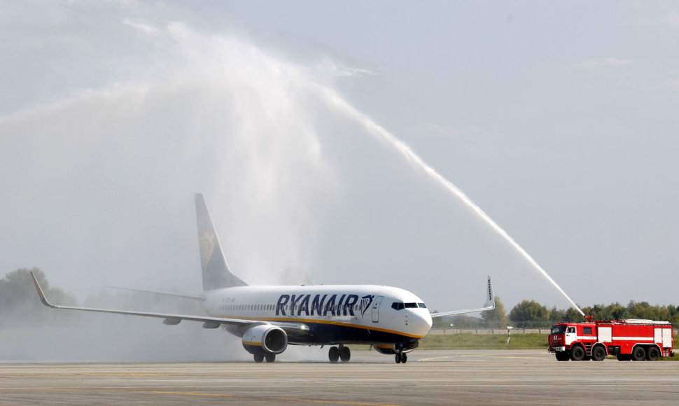 Kijeve pasitinkamas pirmasis „Ryanair“ lėktuvas.