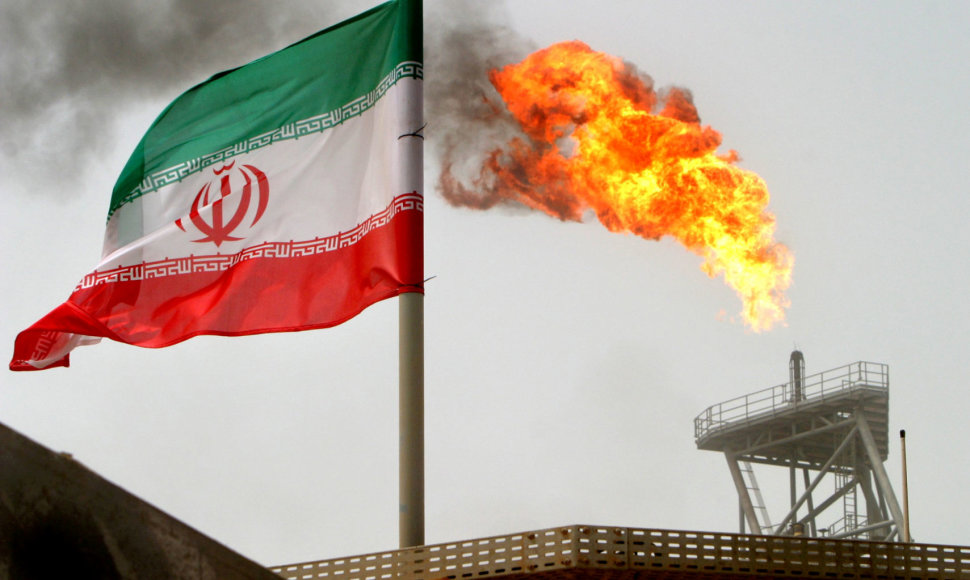 Irano vėliava naftos įmonėje
